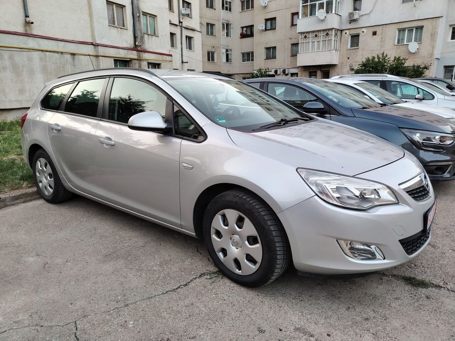 Vând Opel Astra 2012