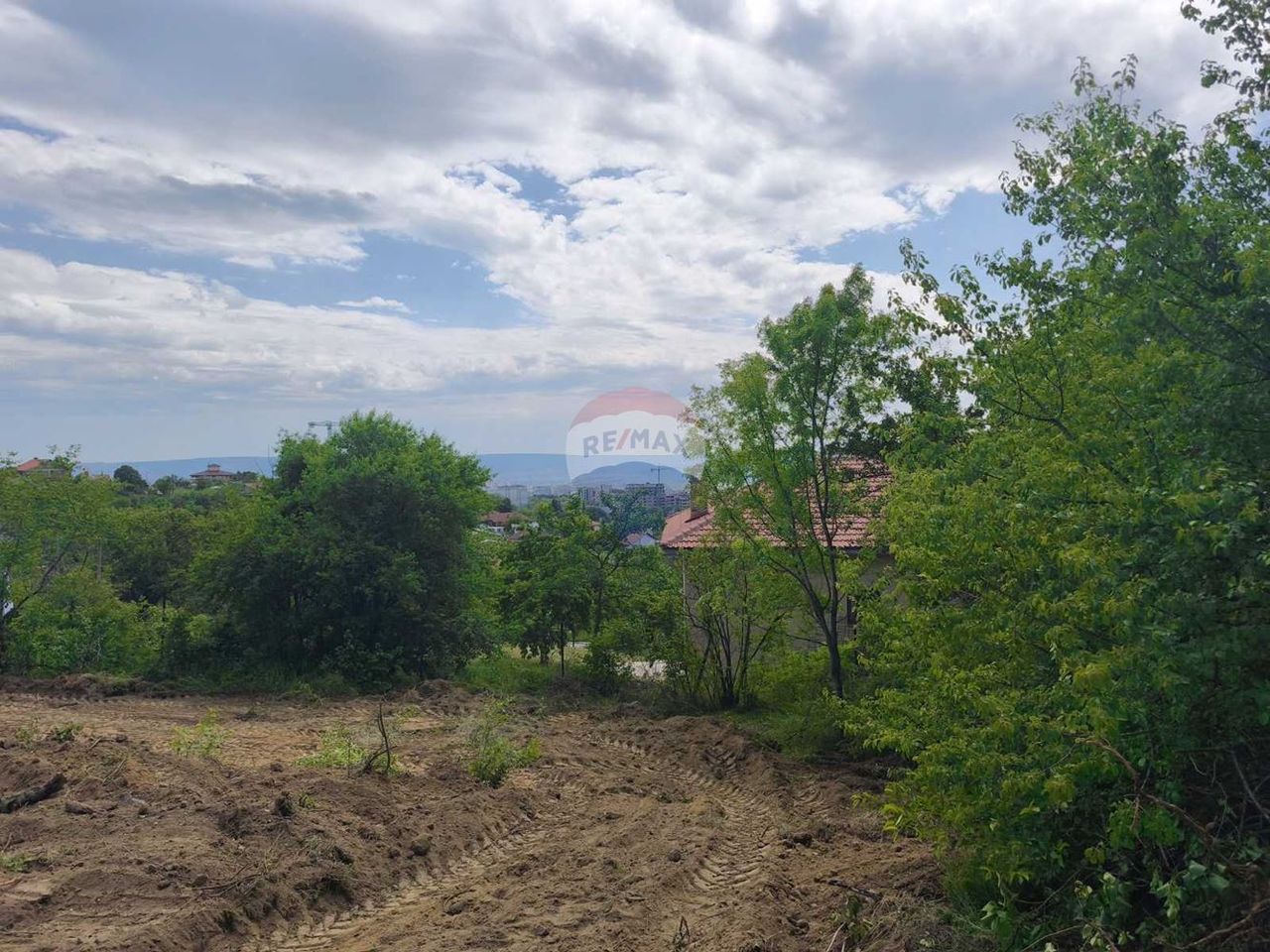 Продава се Парцел в Варна, Изгрев - 1217 кв.м за 56 €/кв.м - Снимка #4
