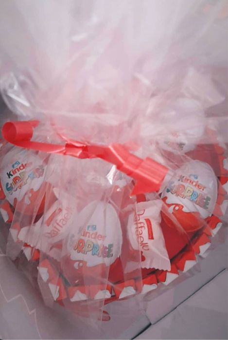 Шоколадова аранжировка с Kinder Suprise, Kinder Chocolate и Raffaello