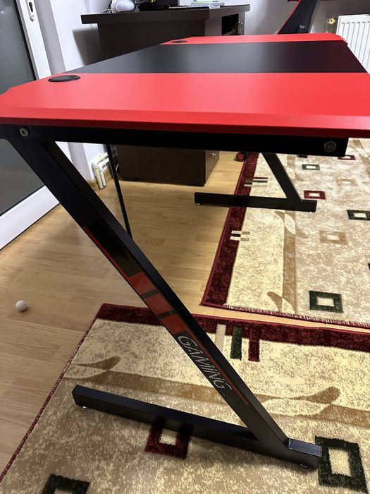 Birou de gaming in stare perfecta