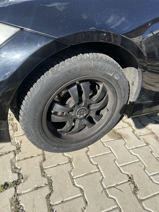 Jante cu anvelope de iarna BMW R16