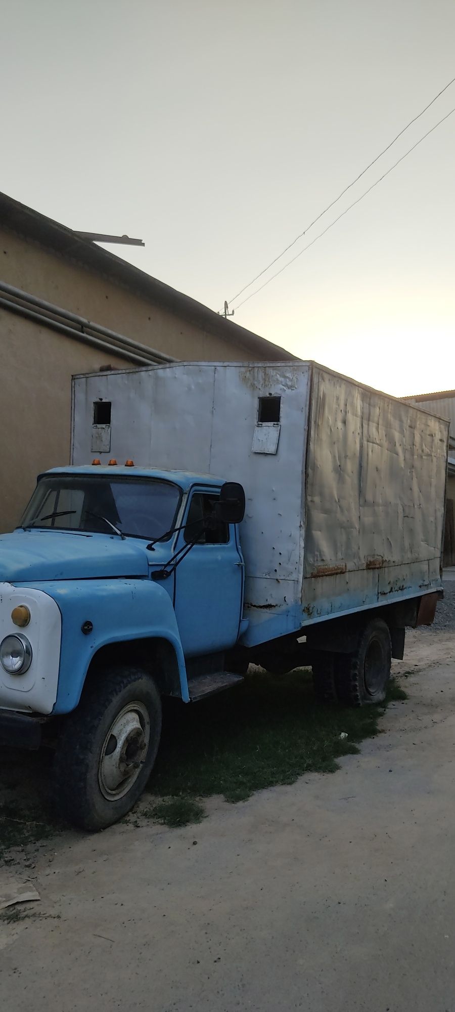 Gaz 53 sotiladi narxi Kelishib beramiz