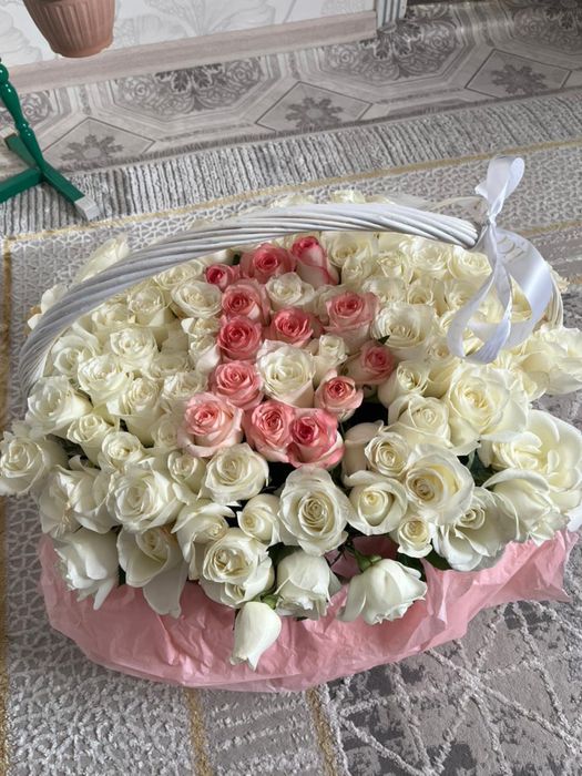 Цветы в Корзине и Букет цветов