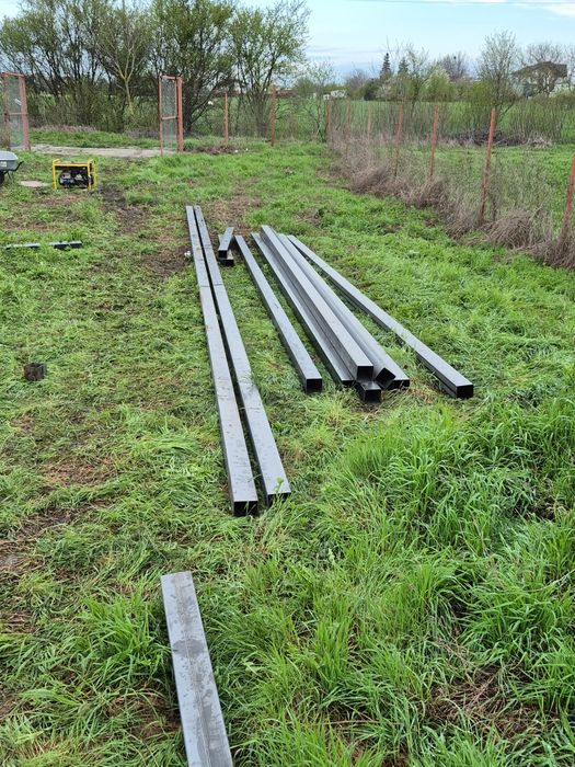 Vand casa pe structura metalica