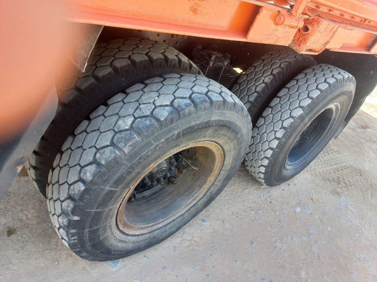 Kamaz sotiladi xolati yaxshi narxi kelishiladi