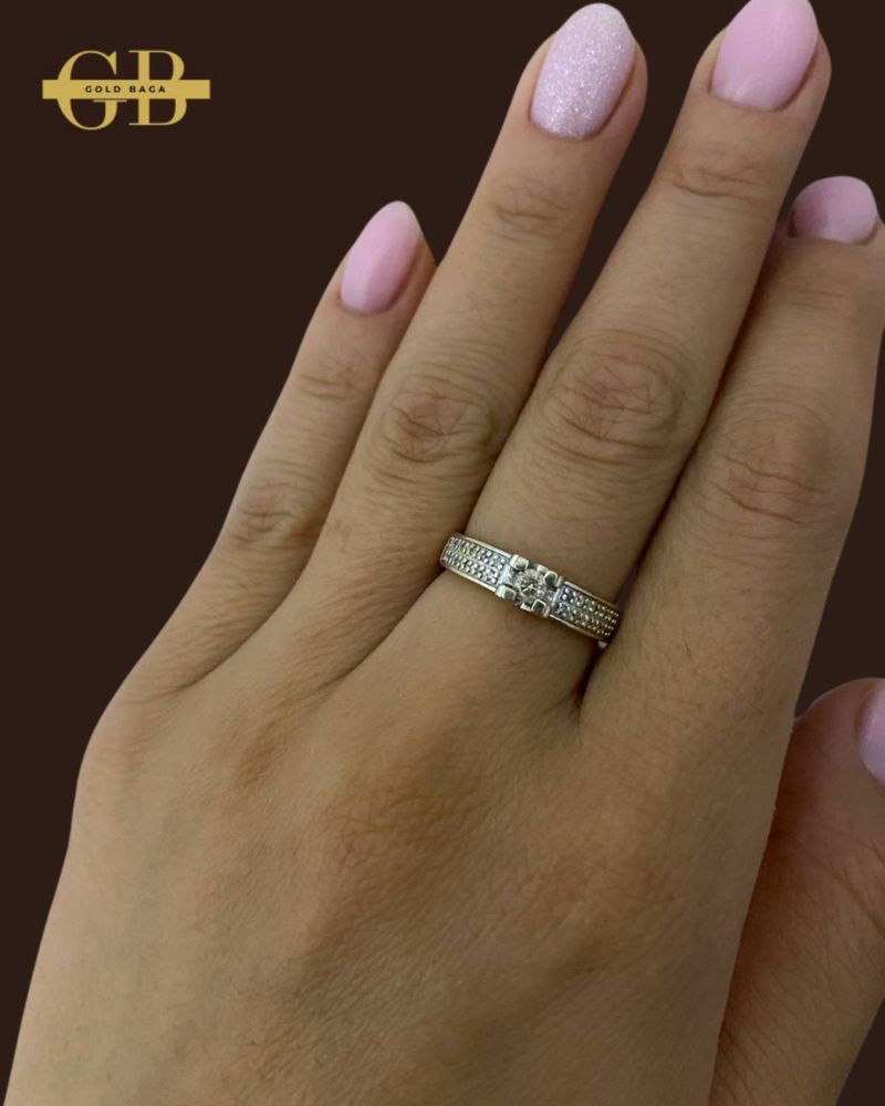 Золотое шикарное кольцо с бриллиантами