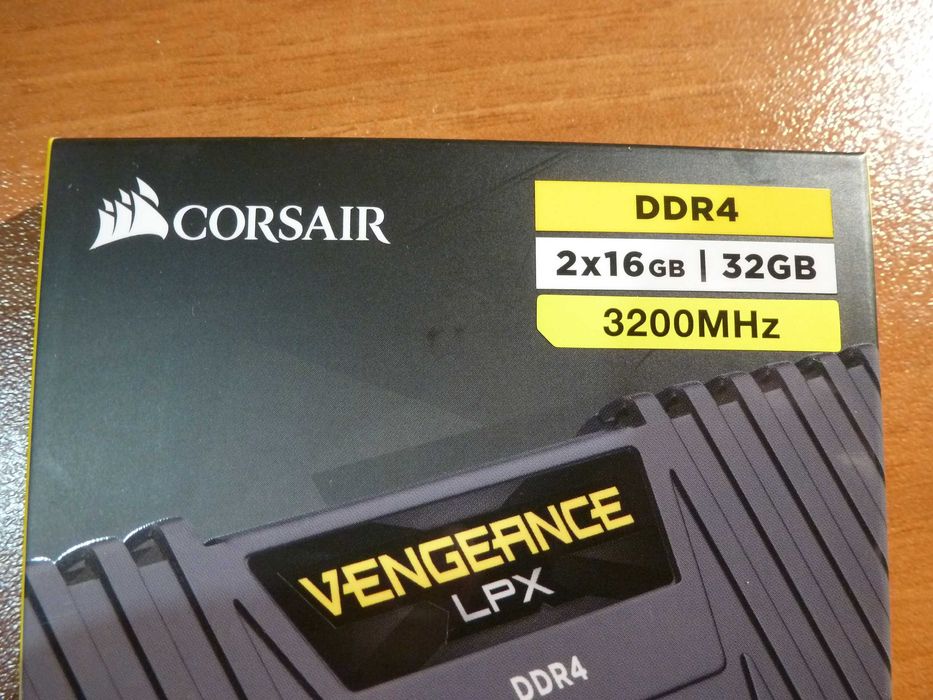 Промо! Нова 32GB (2x16 GB) DDR4, 3200MHz памет CORSAIR Vengeance