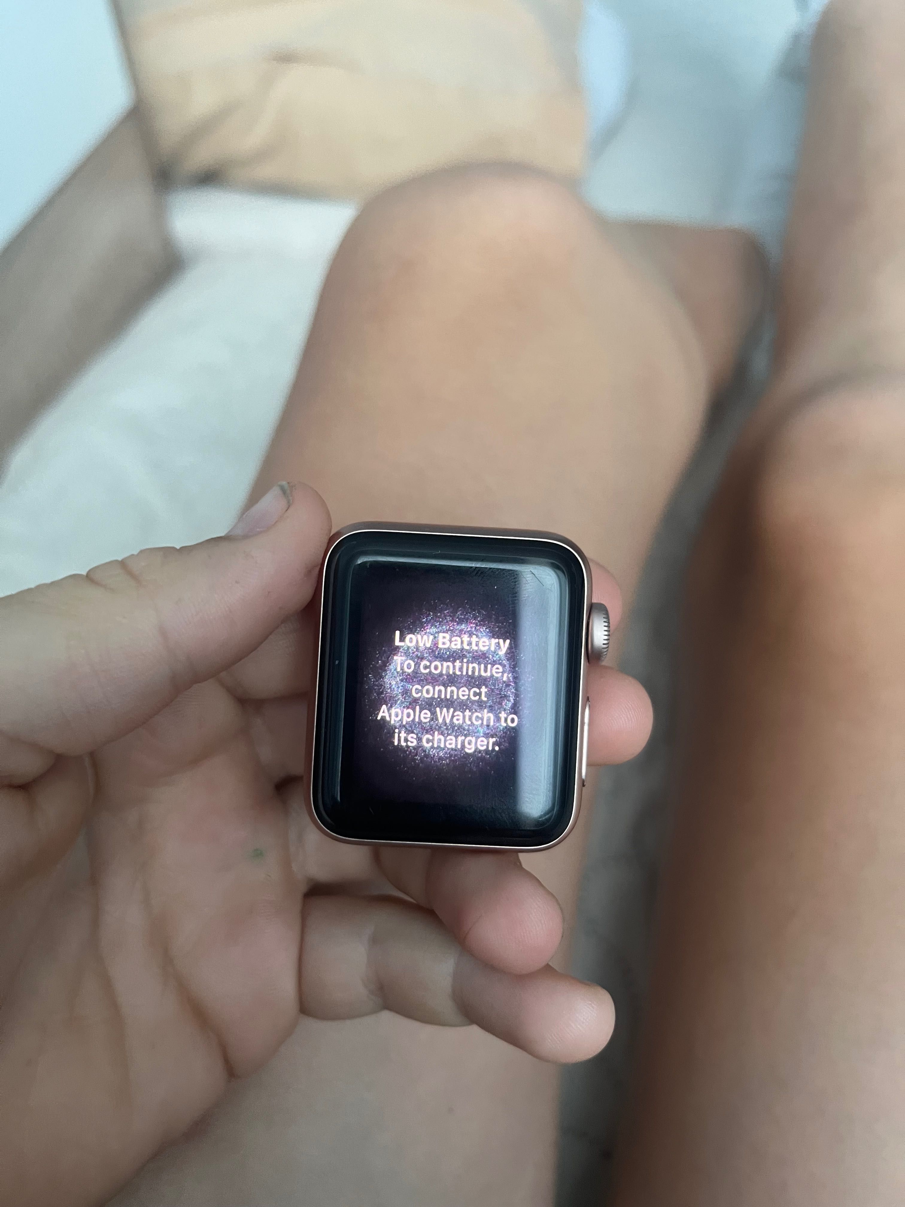 Apple Watch заключен към iCloud