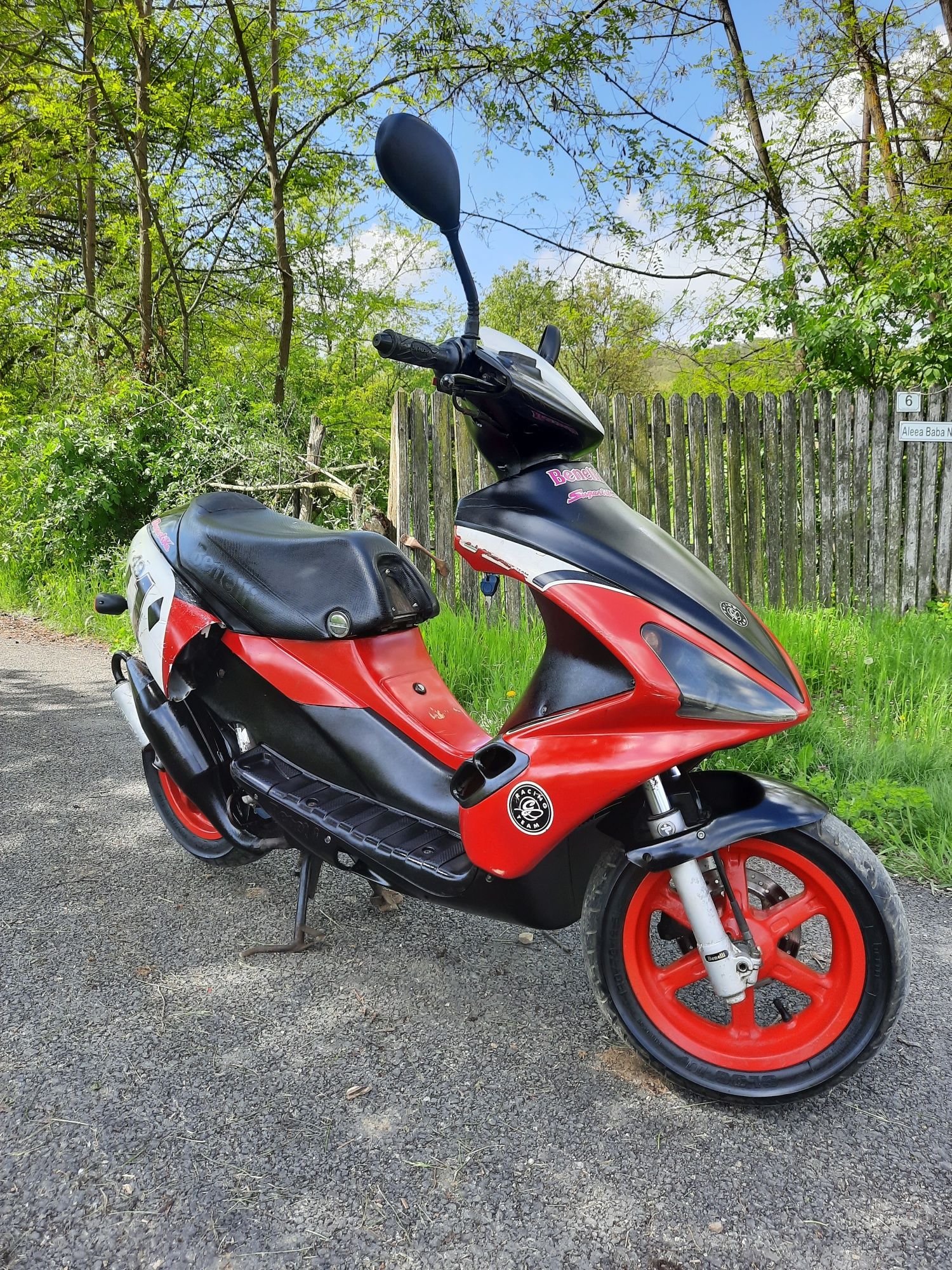 Vând scuter piaggio benelli 49