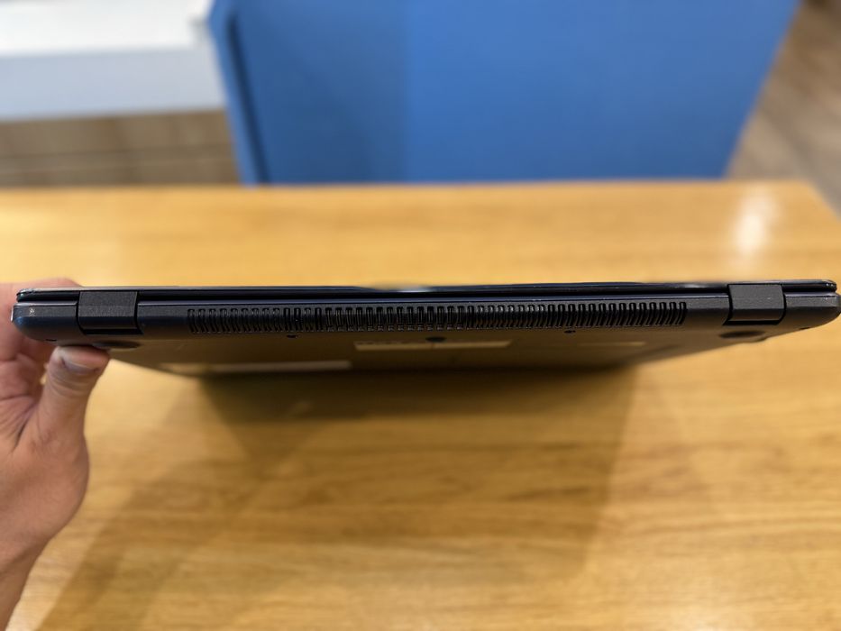 Vand laptop asus i7 gen 8