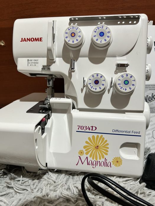 Оверлок машина JANOME