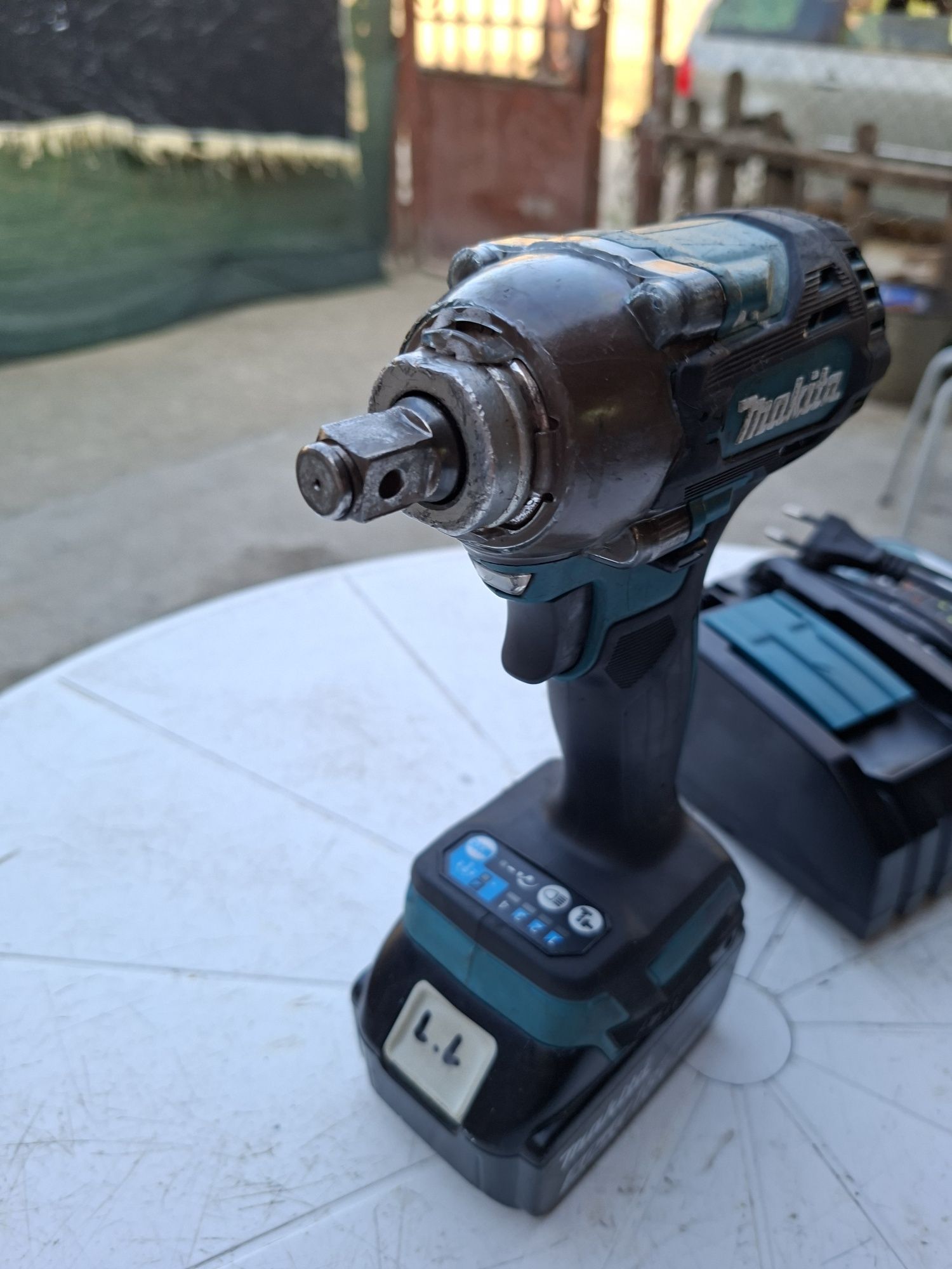Makita DTW300 Акумулаторен безчетков гайковерт с 4 степена