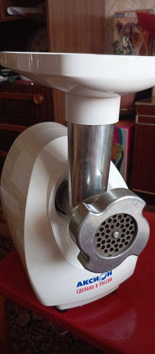 Продам новую электромясорубку Аксион