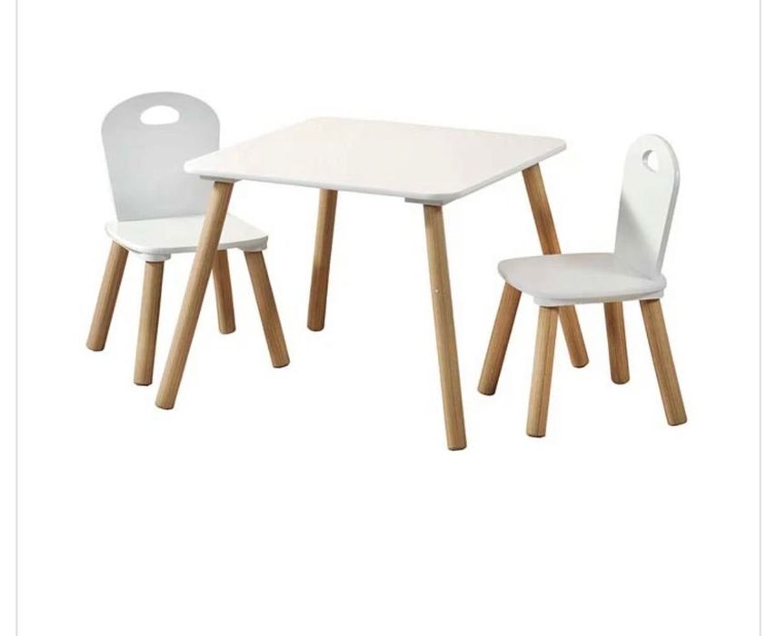 Детска маса със два стола