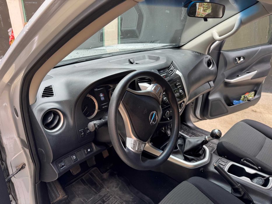 Vand autoutilitara Nissan Navara NP300