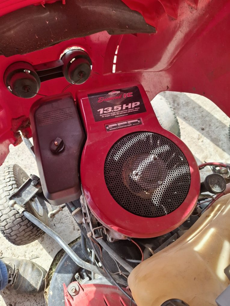 Tractoras de tuns iarba