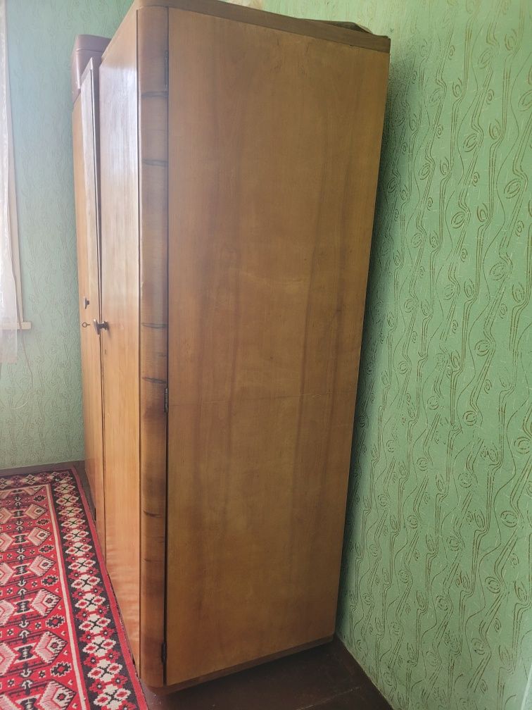 Гардероб масив-орех