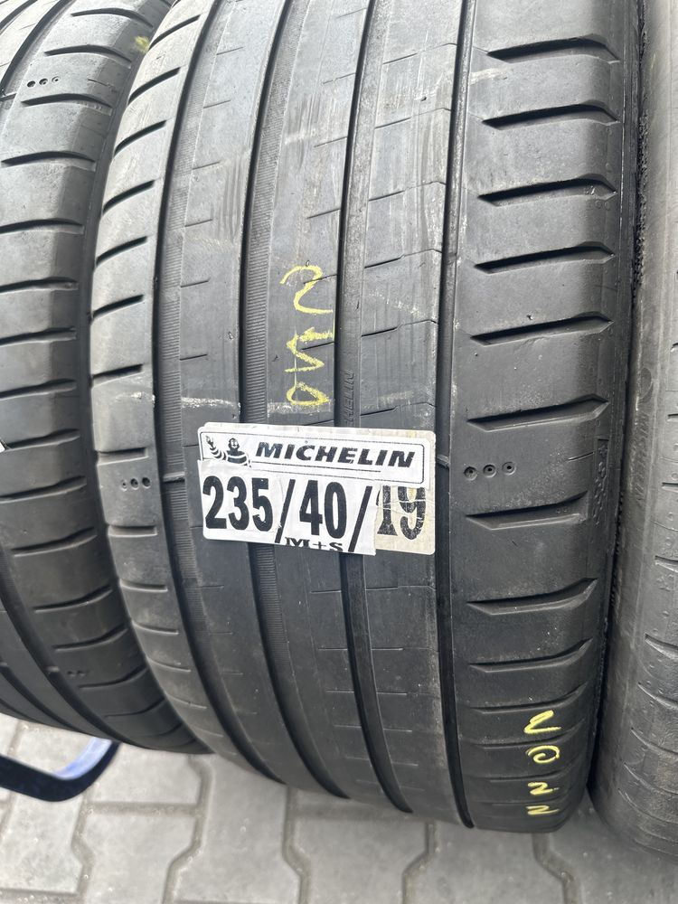 235/40/19 Vredestein