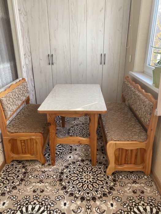 Стол и диванчики б/у в хорошем состоянии