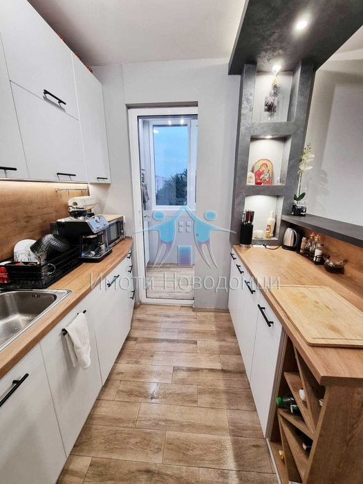 Тристаен, Шумен, Център