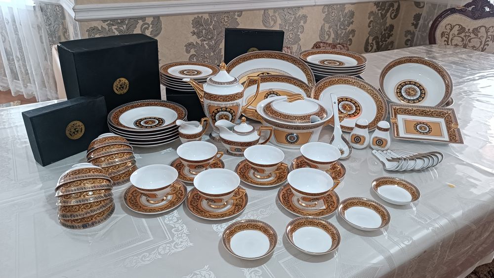 Фарфоровый сервиз Versace