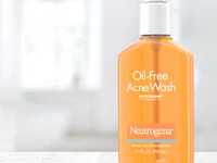 Средство против акне Neutrogena Oil-free Acne Wash