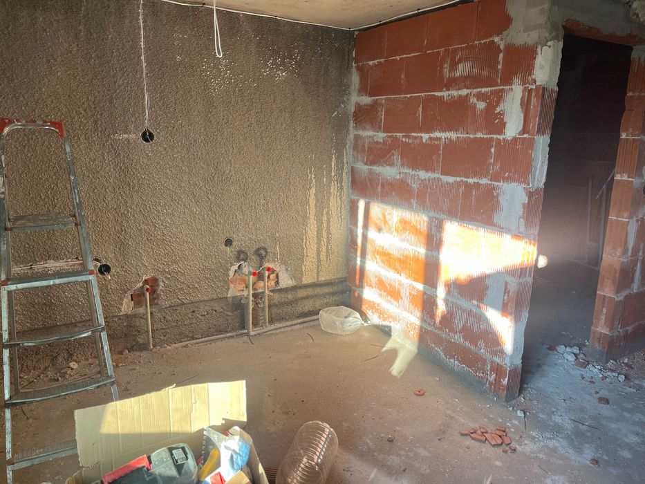 Продава се двуетажна, напълно обновена къща в гр. Крън