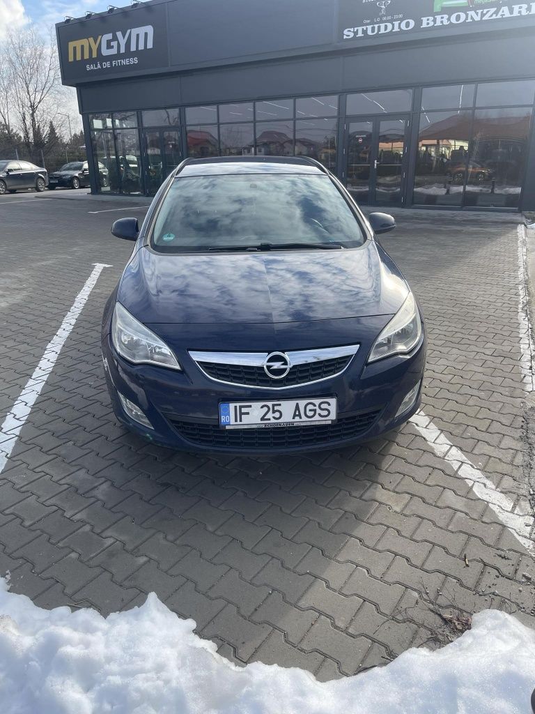 Opel Astra j2011