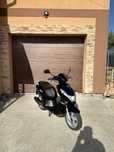Scuter Peugeot kisbee 2013 , negru lucios (oglindă)