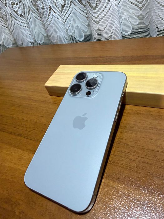 Продавам Iphone 15 pro