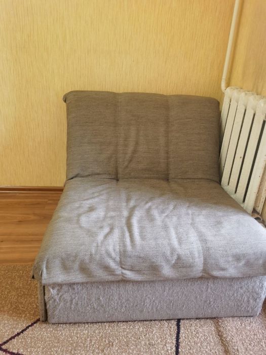 Кресло-кровать б/у. Требует ремонта.