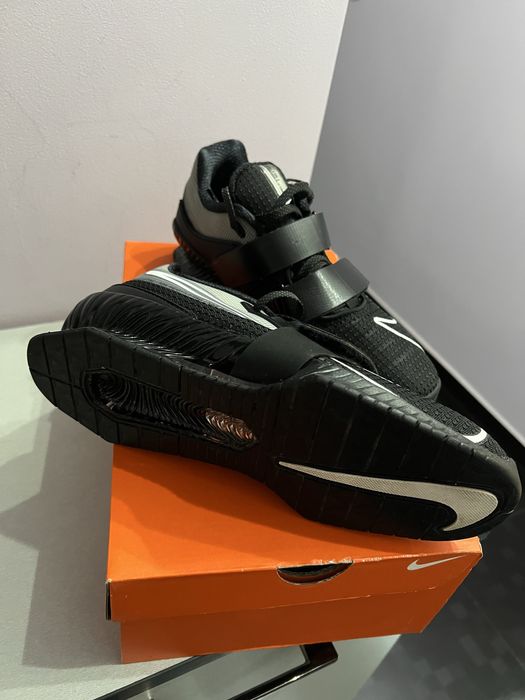 NIKE щангети 39/24.5см. Почти НОВИ