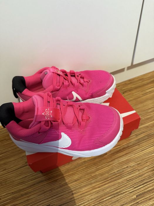 Изключително запазени детски обувки NiKE