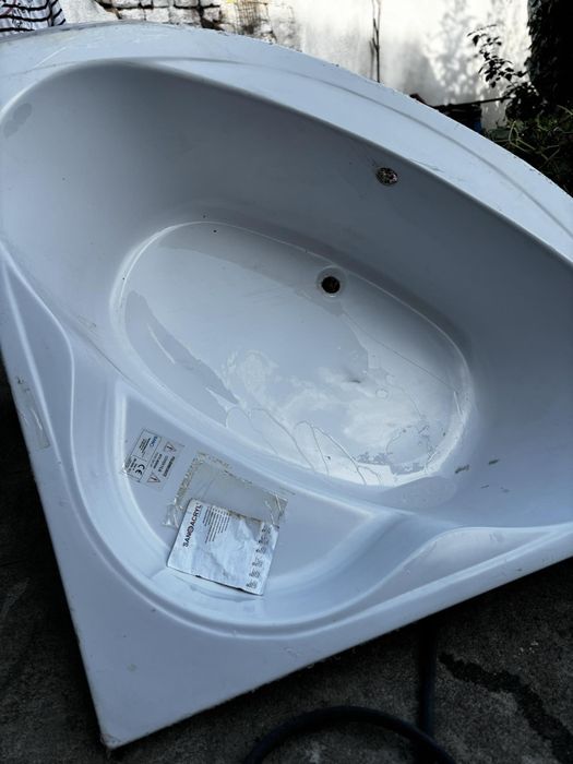 Нова ъглова вана