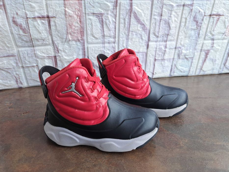 детски ботуши,зимни обувки,боти,апрески,NikeJordan номер26 за момче