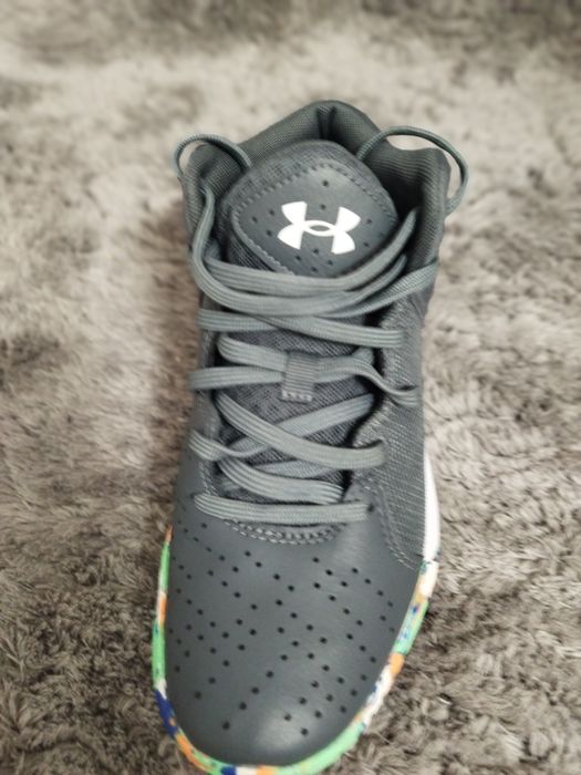 adidasi Under Armour