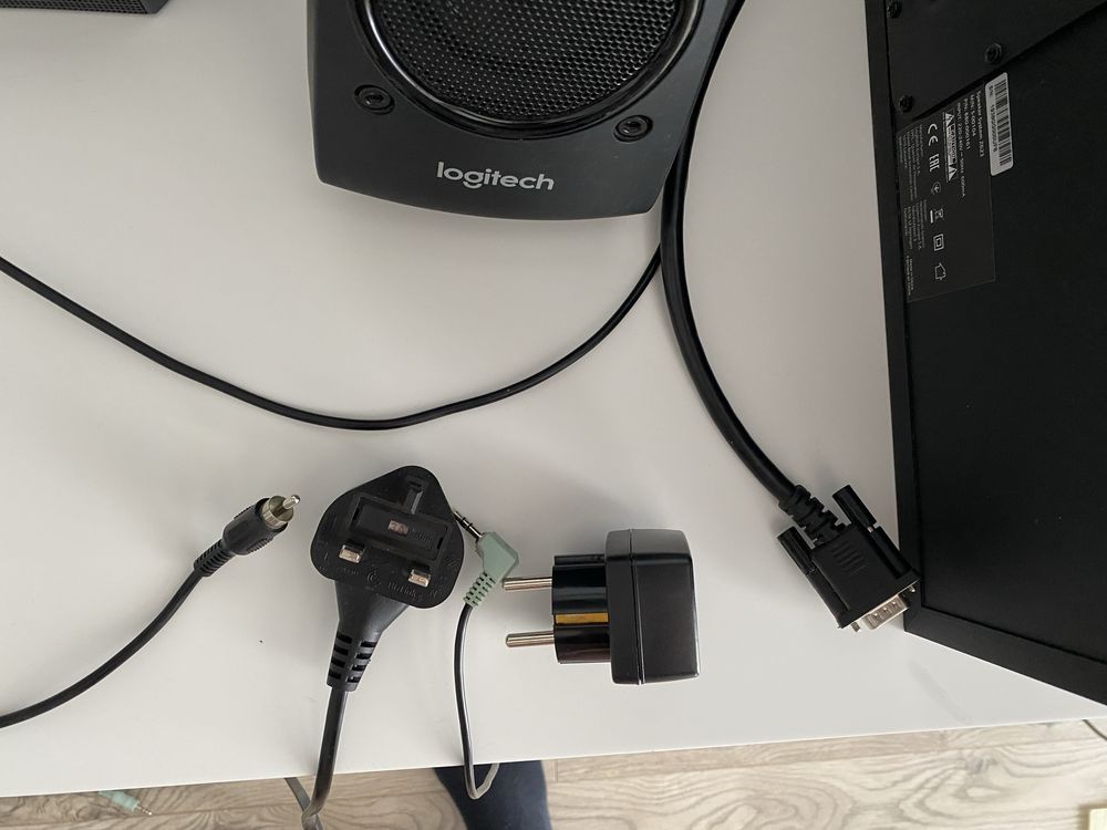 Boxe Logitech 2.1 Z623, 200W RMS, Negru