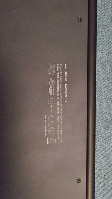 Laptop ASUS ZenBook UX305F