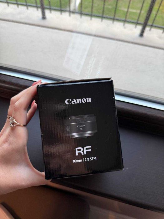 Обектив Canon RF 16mm f/2.8 STM