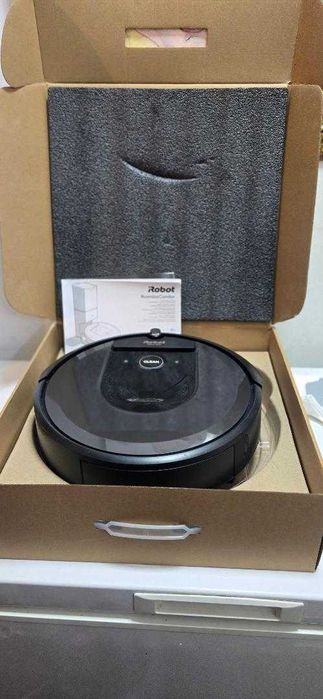 Aspirator robot IROBOT Roomba Combo I8+ 857840 are si functie de mop