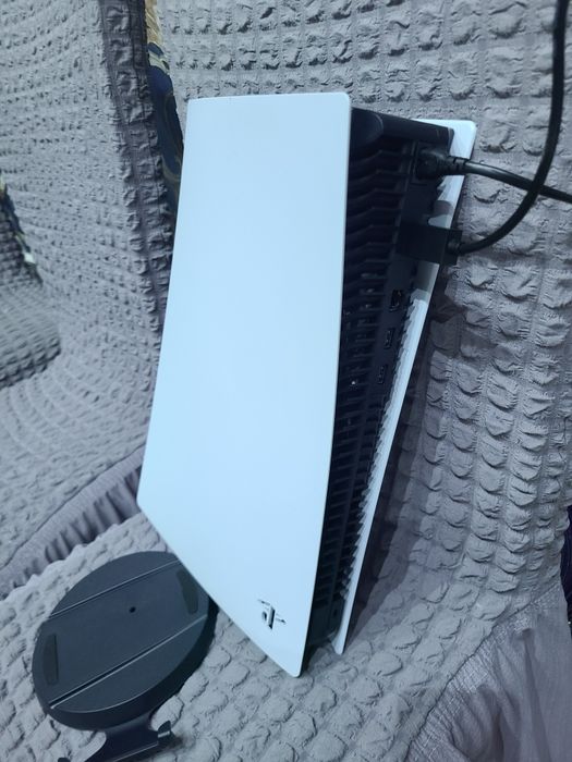 PlayStation 5 + jostik + besprovadnoy zaryadka