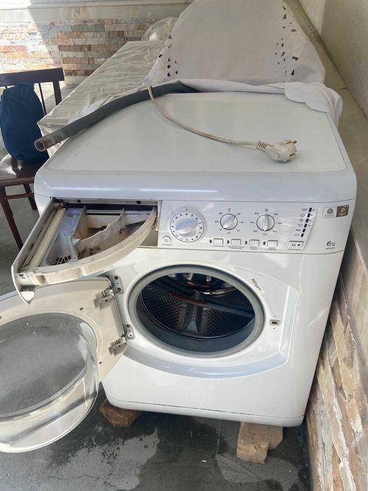 Стиральная машина Hotpoint Ariston 2010 года