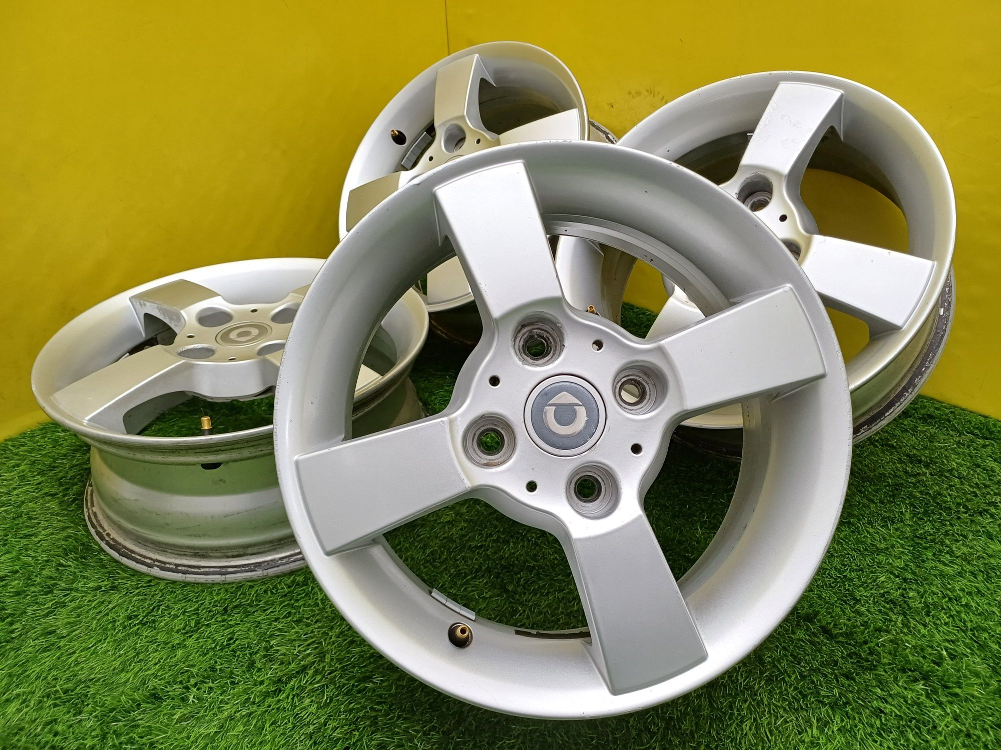 Диски R15 4x114,3 на Mitsubishi и другие.