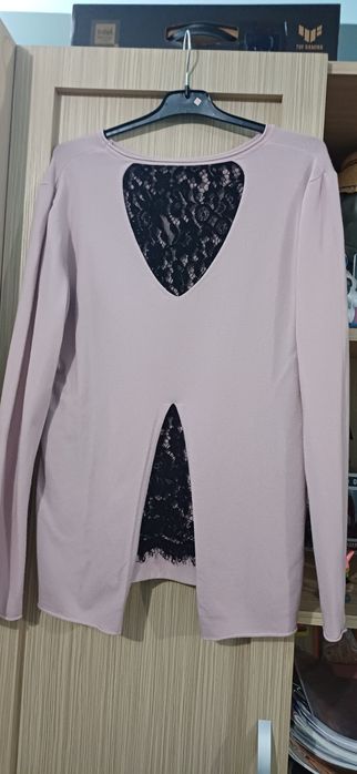 Vând bluza dama roz pal cu dantela neagra la,spate