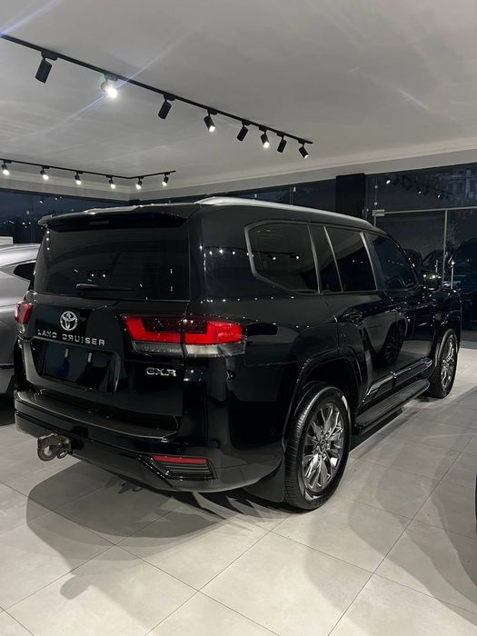 Toyota Land Cruiser 300