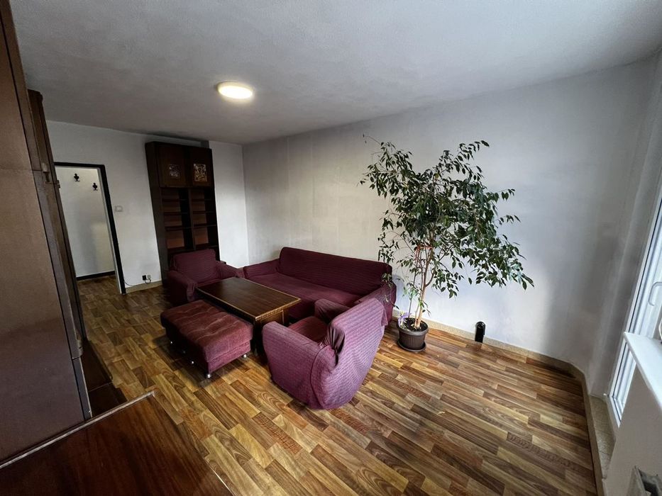 Тристаен апартамент на комуникативна локация! ж.к. Разсадника!