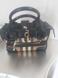 Vand geanta originala burberry