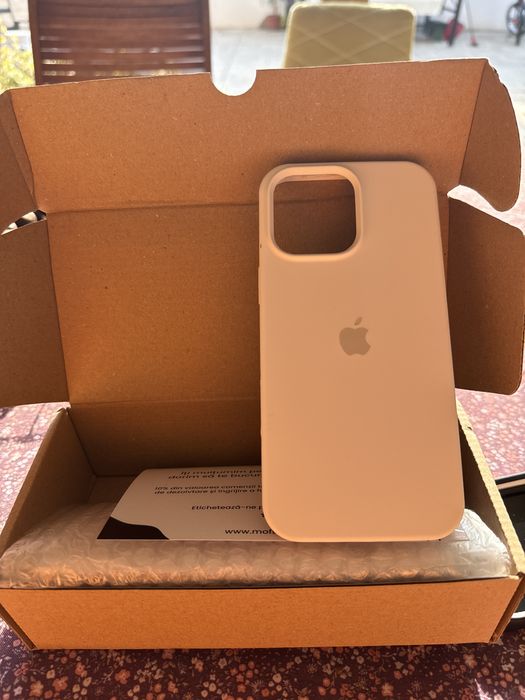 Vad husa iphone 16 pro max gri si folie