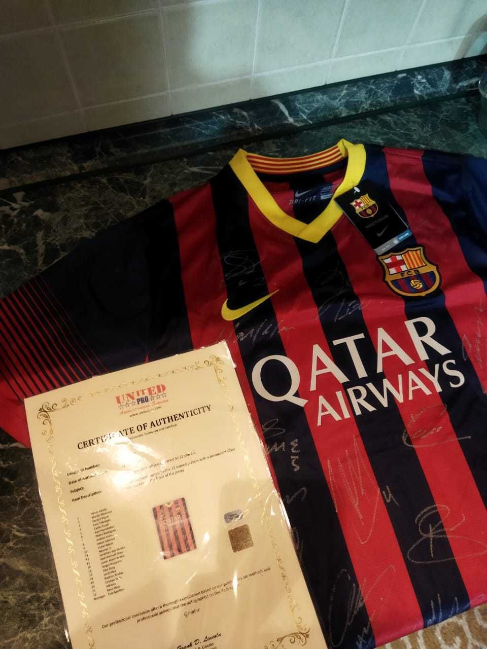 Футболка Барселоны с автографами всей команды 2013. С сертификатом