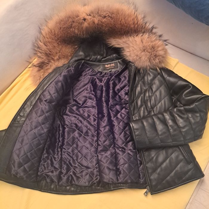 Кожено яке, с подплата и качулка със златна лисица